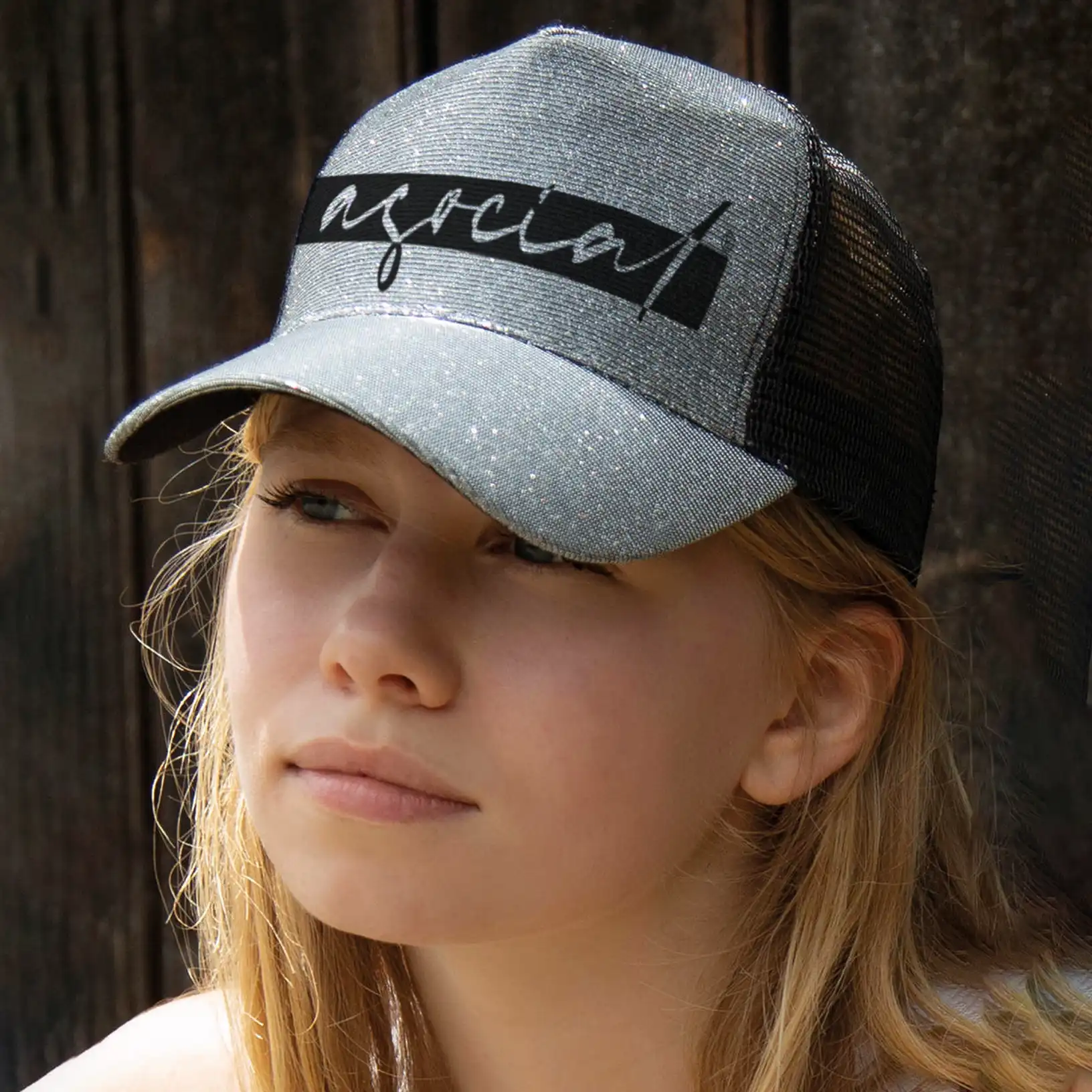 Cappellino retro trucker modello "asocial life style" con glitter su pannello frontale. Colore: Silver. Logo Black - 2